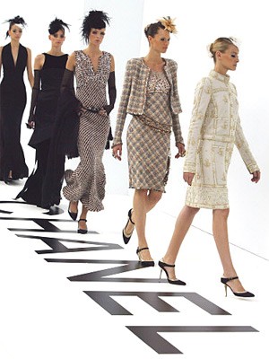 Models für Chanel-Kollektion 2004/2005 von Karl Lagerfeld