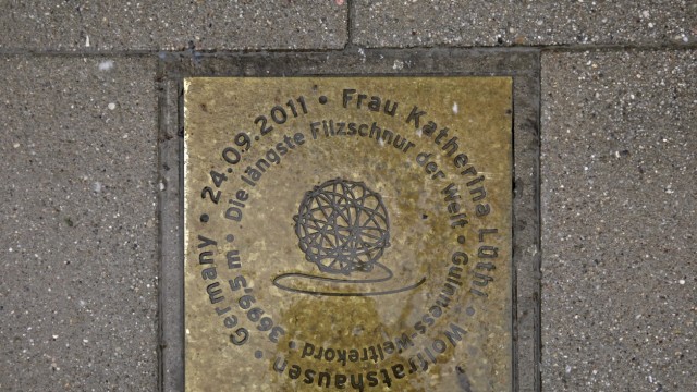 Ehrung: Katherina Lüthi hat schon eine Plakette auf dem Wolfratshausener "Walk of Fame".