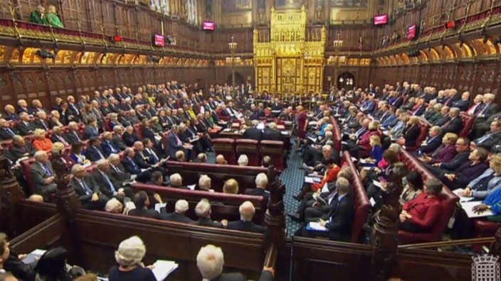 Großbritannien: Das House of Lords debattiert seit Montag über ein Gesetz zum Ausstieg aus der EU. Theresa May ermahnte die Mitglieder, den Willen der Wähler zu respektieren.