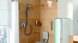 Altersgerechtes Wohnen: Eine barrierefreie Dusche ist nach wie vor die Seltenheit in deutschen Wohnungen.