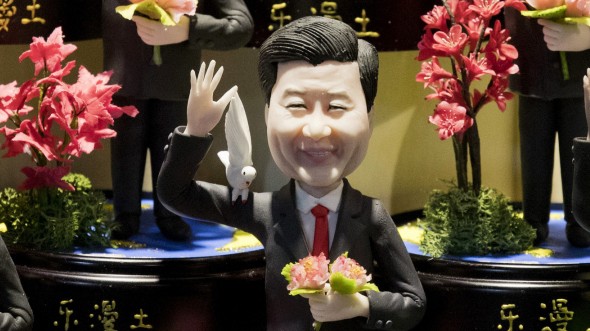 China: Künstliche Freundlichkeit: Der chinesische Präsident Xi Jinping als Tonfigur inmitten anderer Weltpolitiker in einem Laden in der ostchinesischen Stadt Hangzhou.
