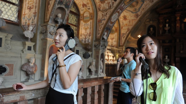 Tourismus: Asiaten im größten Renaissancesaal nördlich der Alpen: Die Residenz kann einen neuen Besucherrekord verzeichnen - entgegen dem Trend.