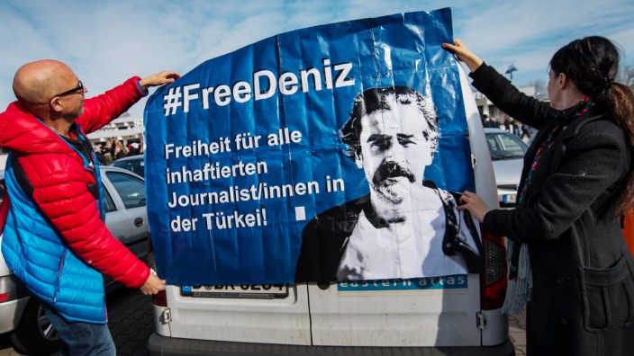 Solidaritätsaktion für in Türkei inhaftierten Journalisten