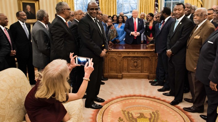 Kellyanne Conway, Donald Trump, Oval Office