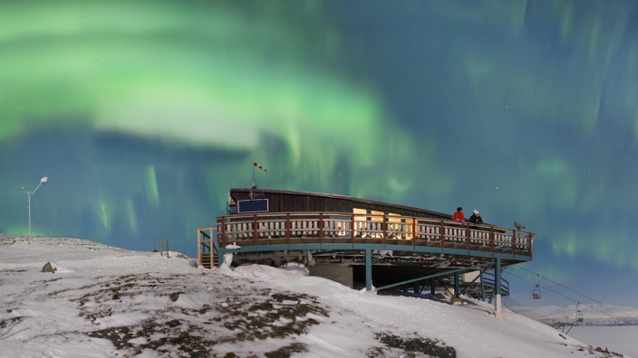 Nordlichter in Schweden: Wolken sind im Gebirge bei Abisko selten, weshalb man das Himmelsphänomen oft besonders gut sehen kann.
