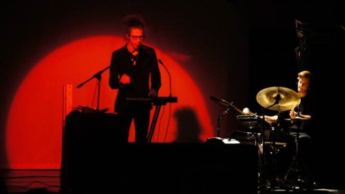 Musik-Nachwuchs: Deebex verbinden Jazz mit elektronischen Beats, dabei kommen Klarinette, Schlagzeug, Gesang und Synthesizer zusammen.