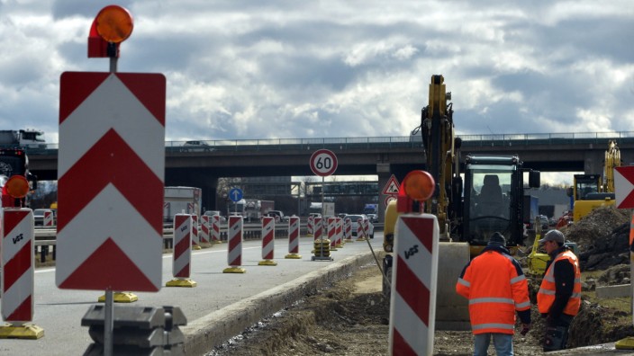 Autobahnring: Bauarbeiten auf der A 99 sind die Autofahrer schon gewöhnt. Nach dem Ausbau soll es endlich schneller rollen.