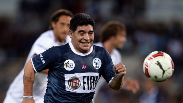 SSC Neapel: Diego Armando Maradona am Ball - das gibt es nur noch bei Charity-Spielen.
