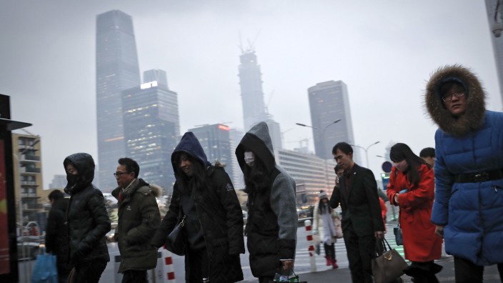 China: Peking im Februar 2017, der Feinstaubwert übersteigt das von der WHO empfohlene Maximum um das sechsfache. Der Kampf gegen Luftverschmutzung ist in China ins Stocken geraten.