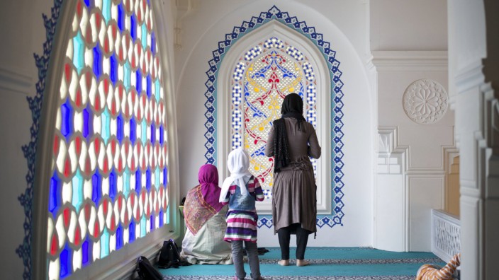 Kopftuch-Debatte: Die Neuköllner Sehitlik-Moschee ist eine von sieben Moscheen in der Hauptstadt, dazu kommen 91 Gebetsräume.