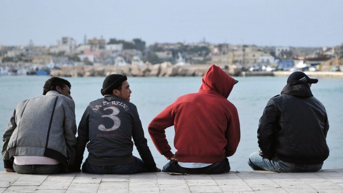 Bundesrat: Nordafrikanische Flüchtlinge auf der italienischen Insel Lampedusa.