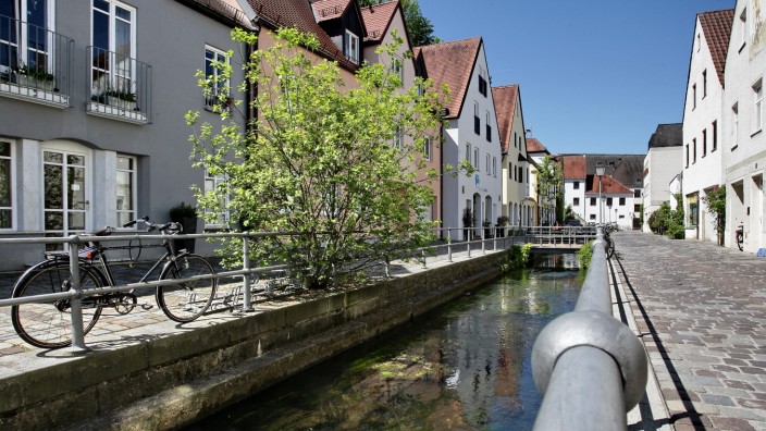Kommunalpolitisches Forum sucht nach Lösungen: Als die Fischergasse unterhalb des Dombergs entstand, ahnten die Freisinger nicht, wie knapp Wohnraum in ihrer Stadt Jahrhunderte später werden würde.