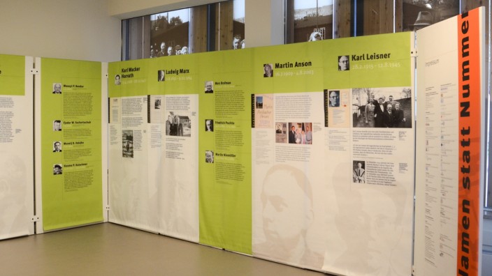 Geretsried: Die Ausstellung im Foyer des Geretsrieder Stadtmuseums zeigt 22 Biografien ehemaliger KZ-Häftlinge.