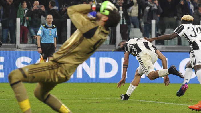 Football Soccer - Juventus v AC Milan - Italian Serie A