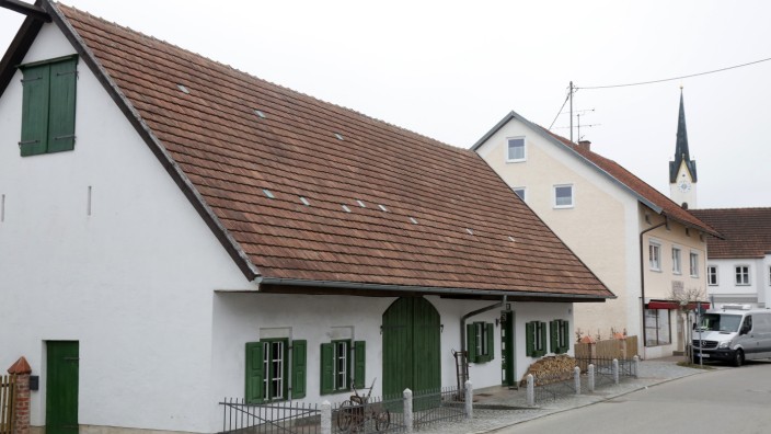 Einer der ältesten noch bestehenden Bauernhöfe der Hallertau: Das Binder-Blas-Anwesen ist eines der ältesten noch erhaltenen Bauernhäuser in der Holledau. Es erstrahlt jetzt in neuem Glanz und soll eine Wirtschaft werden.