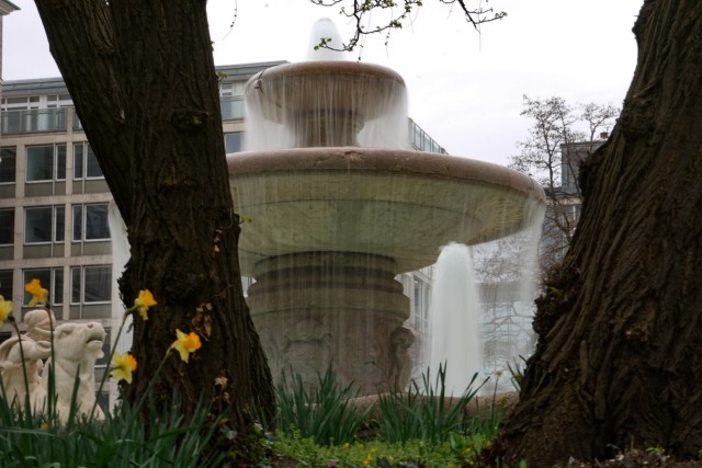 Wittelsbacher Brunnen in München wird aufgedreht, 2016