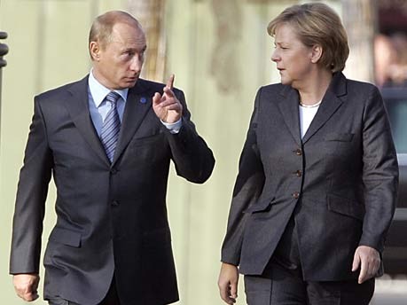 Merkel, Putin, AP