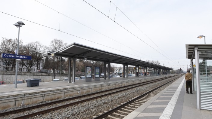 Oberschleißheim: Der Oberschleißheimer S-Bahnhof soll nach dem Willen der Gemeinderäte nicht unter die Erde verlegt werden.