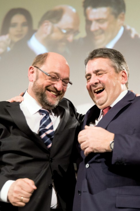 Schulz und Gabriel bei SPD-Delegiertenkonferenz