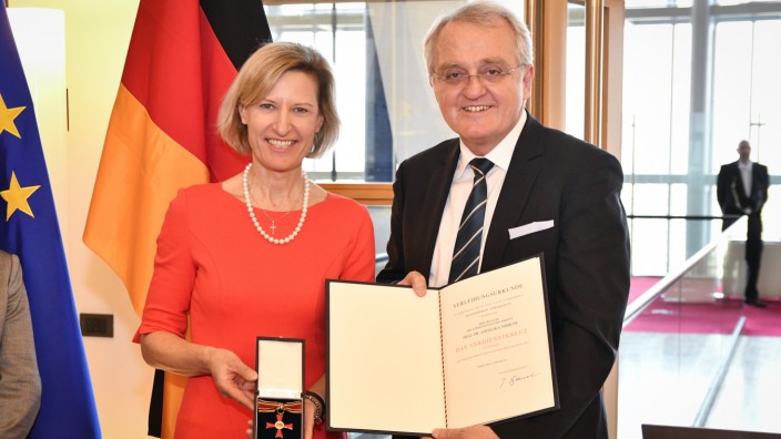 Bundesverdienstkreuz für Angelika Niebler