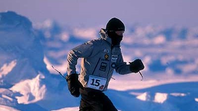 Exotische Marathonziele: Der einzige Marathon, der nicht an Land statffindet: Am Nordpol läuft man über arktisches Meereis.