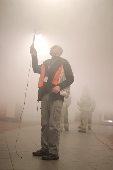Sicherheit: Bei einer Brandsimulation im Berliner U-Bahnhof Osloer Straße prüfen Wissenschaftler, wie sich Rauch und giftige Gase bei einem Brand in einem unterirdischen Bahnhof ausbreiten.