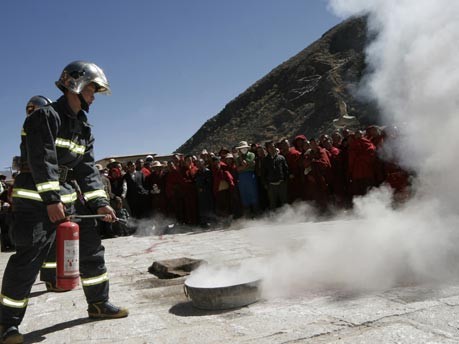 Feuerwehrübung in tibetanischem Kloster;AP