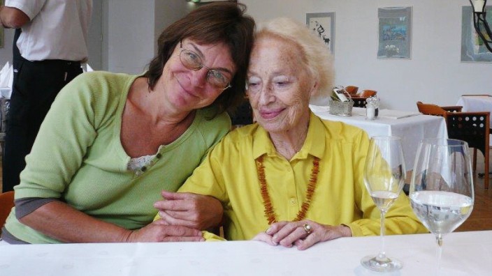 Altersdemenz und amtliche Betreuung: Daniela Flemming mit ihrer Tante Doris Seck: Ihre Persönlichkeit veränderte sich vollkommen
