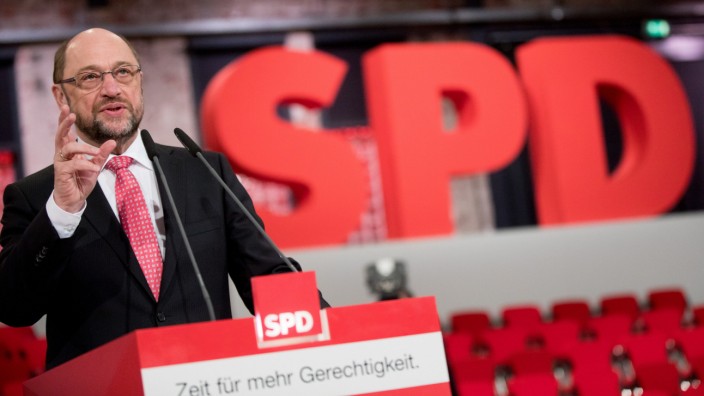 Hallenrundgang vor SPD-Sonderparteitag