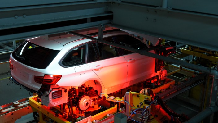 Autoproduktion im BMW Werk München, 2016