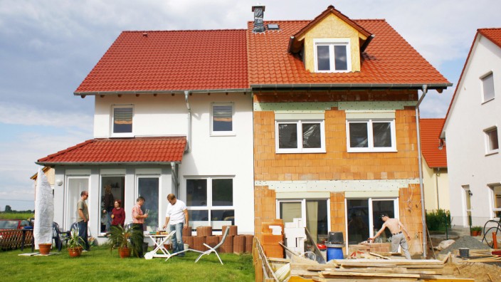 Nachbarn mit gemeinsamer Wand · Warum ein Doppelhaus bauen?