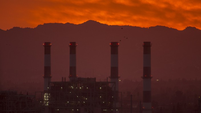 NOAA Report Shows Carbon Dioxide Levels In Atmosphere Reached Record High Last Year