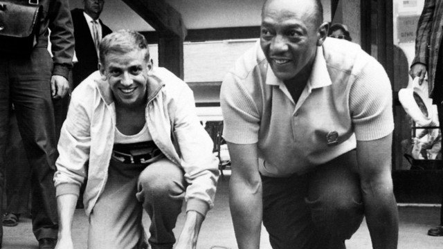 Weltrekord vor 60 Jahren: Hary links neben dem legendären US-Sprinter Jesse Owens.