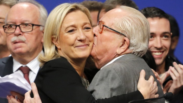 Wahl in Frankreich: Ihr Vater Jean-Marie galt Präsidentschaftskandidatin Marine Le Pen lange als Vorbild, bevor sie sich 2011 langsam von ihm distanzierte.