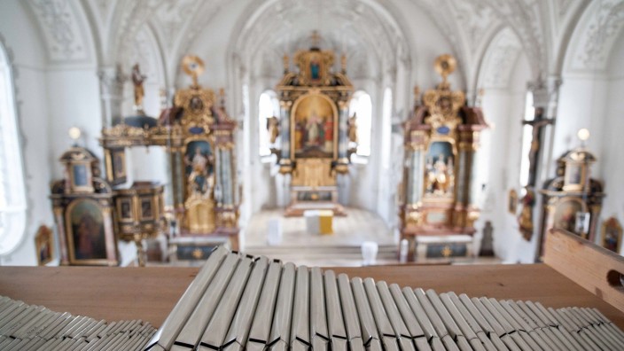 Markt Schwaben: Die Orgel wurde renoviert, der Altarraum strahlt in alter Schönheit.