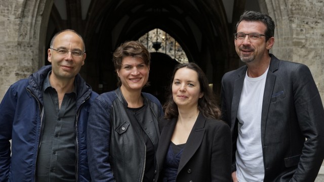 Landespolitik: Neue Partei in Planung: Claudia Stamm (zweite von links) und ihre Mitstreiter Stephan Lessenich, Sabine Richly und Werner Gaßner (von links nach rechts)