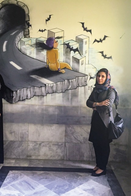 Frauen-Porträts: Shamsia Hassani sprüht ihre Träume auf Ruinen.