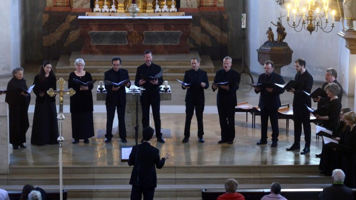 Kirchenkonzert: Das Vokal Ensemble München singt in der Sankt Jakobskirche in Dachau Werke von Jacobus Handl und Orlandi di Lasso fast überirdisch schön.