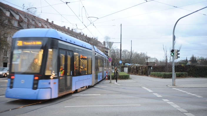 Neuhausen/Maxvorstadt: Mehr Platz: Die neue Buslinie soll auch die 20er-Tram entlasten.