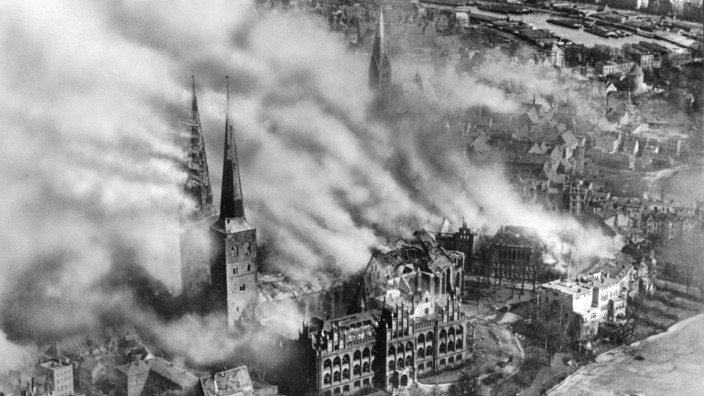 Luftangriff auf Lübeck, 1942