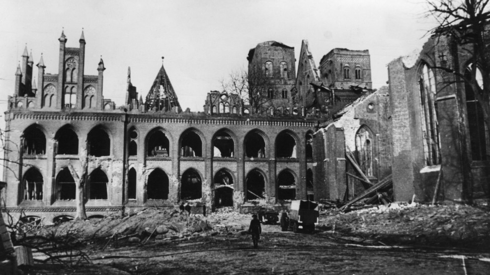BombenschâÄ°den an Dommuseum und Dom in L¸beck, 1942