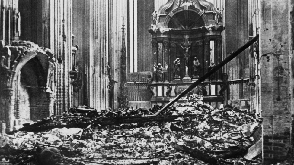 BombenschâÄ°den an der L¸becker Marienkirche, 1942