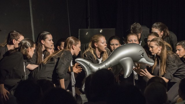Haar, Oberstufengruppe des Ernst-Mach-Gymnasiums Haar präsentiert das Drama 'Unter Eis' von Falk Richter