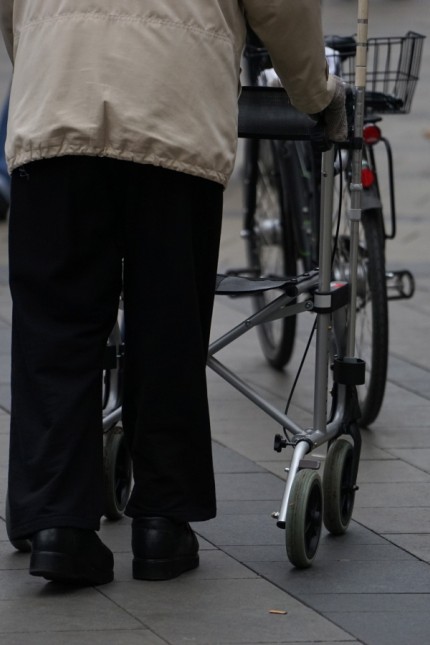 Altstadt: Mit Krücken oder Rollator: Die Fußgängerzone am Marienplatz ist für Gehbehinderte zu weitläufig.