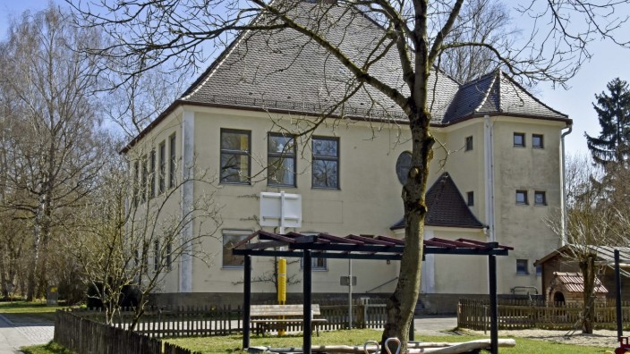 Alte Schule: Nicht verkaufen sollte die Gemeinde das alte Schulhaus in Hörbach, fordern die Bürger.