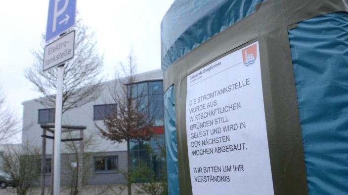 Teure Überraschung: Außer Betrieb: Die Elektrotankstelle im Gewerbegebiet Gada ist still gelegt. Die Gemeinde Bergkirchen will ein neues Angebot schaffen.
