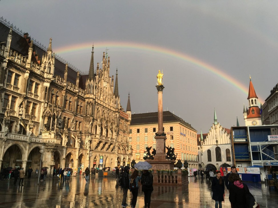 Regenbogen über dem Marienplatz