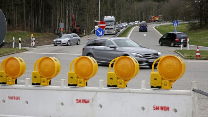 Baustelle: Es wird ernst: Von Sonntagabend an sind Autobahnausfahrt und Zubringer in Wolfratshausen gesperrt, der Verkehr wird umgeleitet.