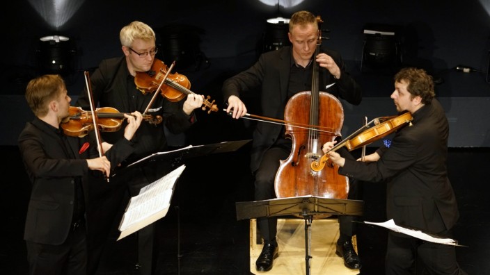 Konzert in Pullach: Besonders bei der Interpretation von Ligetis Streichquartett Nr. 1 schaffen die vier polnischen Musiker packende Stimmungsbilder und zackige Kontraste.