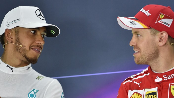 Formel 1: Sebastian Vettel (rechts) und Lewis Hamilton zu Saisonbeginn - damals war es noch ein echtes Duell.